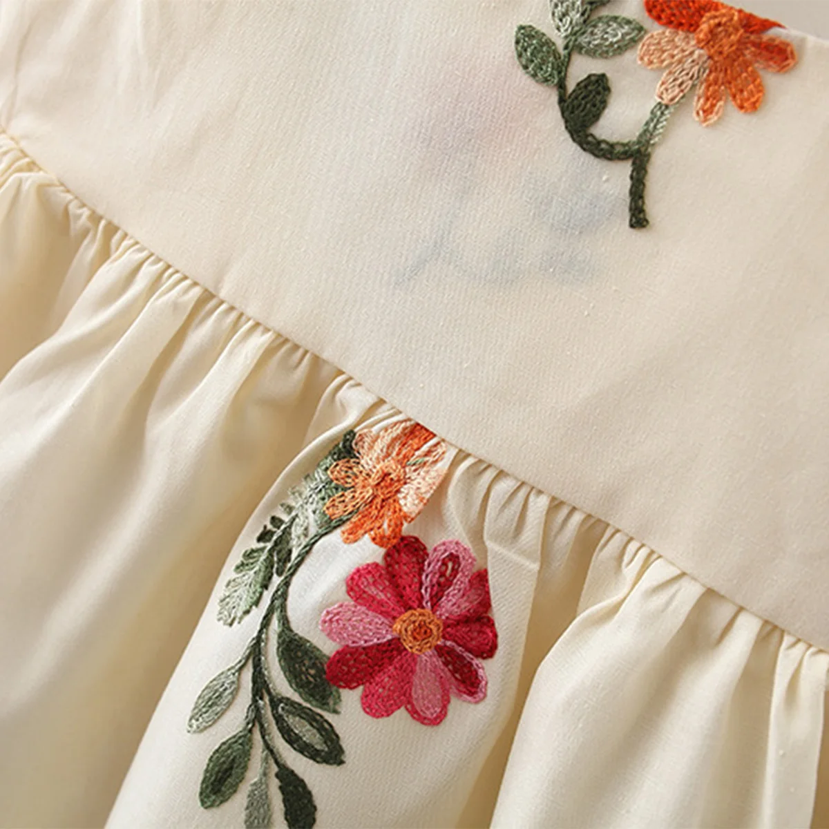 Summer Girls Dress Sweet Flying Sleeves Embroidered Fashion Cotton Short Skirt Suitable for Children with 80CM-110CM