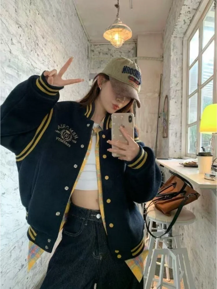 المرأة زي بيسبول معطف 2025 الخريف الشتاء جديد المرأة سترة اسكواش مبطن مبطن فضفاض سميكة ملابس خارجية غير رسمية