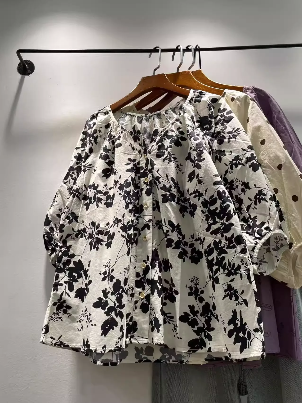 

Bust 126cm large size tops cotton elegant women tops black floral print shirts and blouses for women ladies tops and blouses