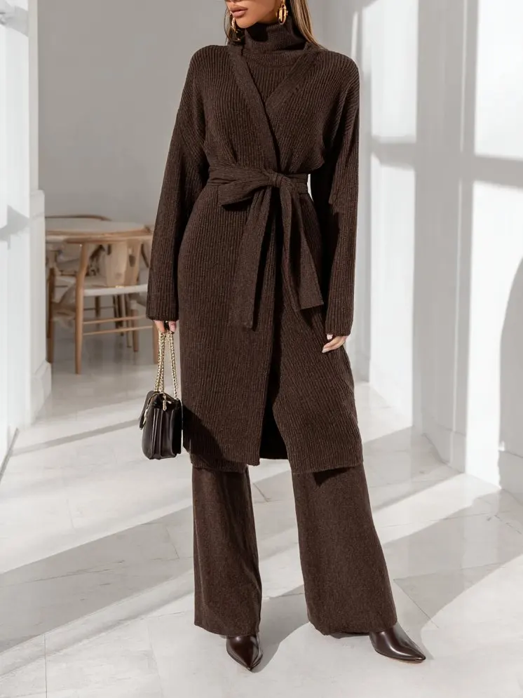 Luźna sukienka-kardigan z długim rękawem i dekoltem typu cross-collar, jesienne trendy damskie, styl otwartej koszuli, dekoracyjna, bez rękawów, krój prosty.