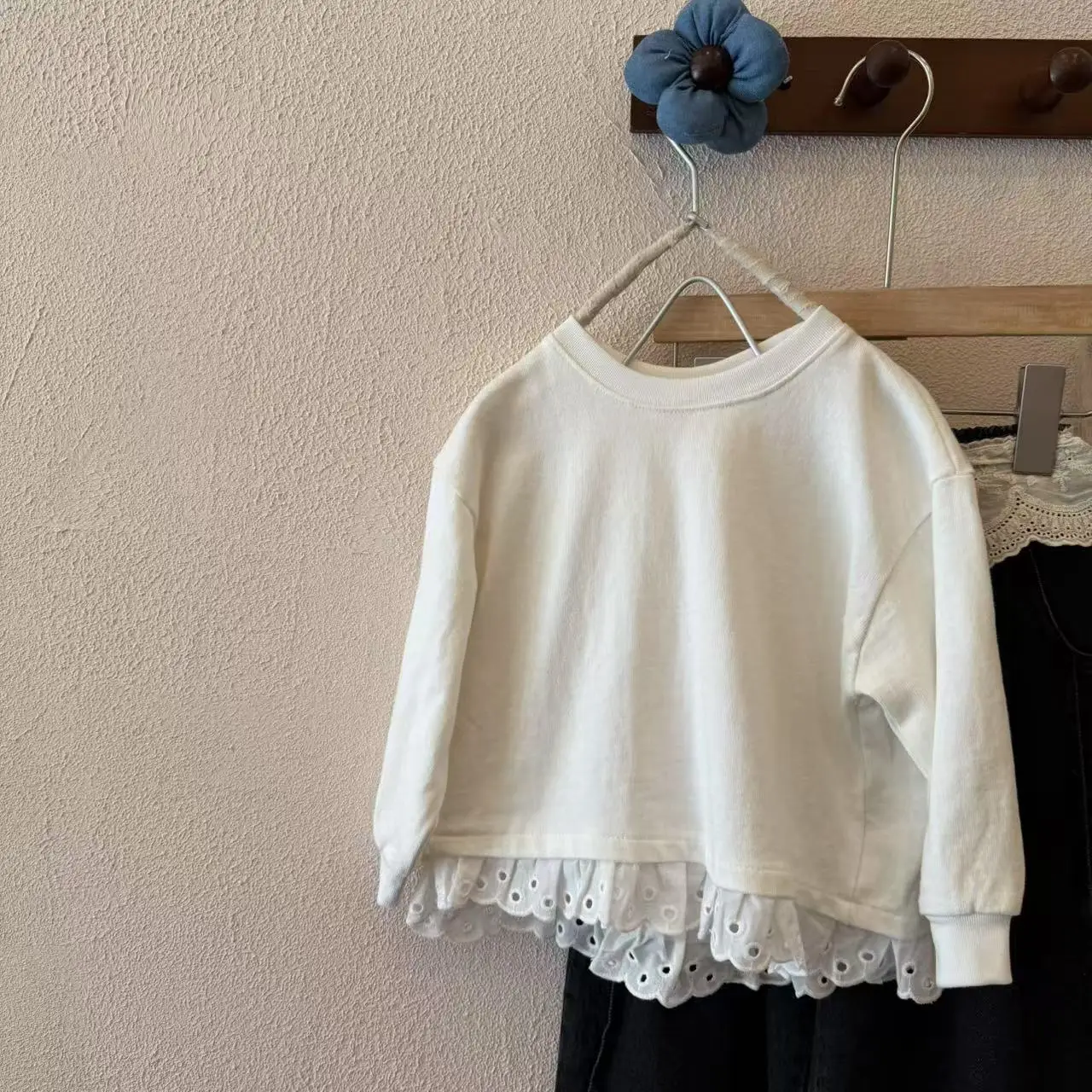 2026 New Autumn Baby Girls Long Sleeve T-shirts Lace Patchwork Pullovers Tops Korean Style Children Casual Tees
