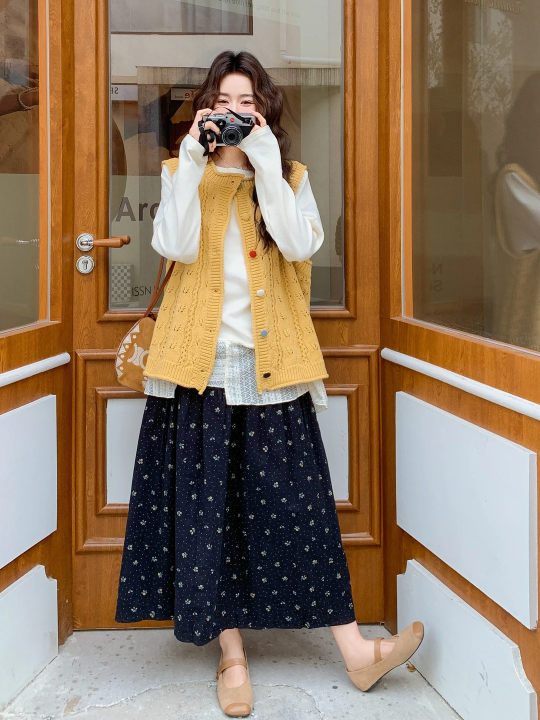 

Chic Yellow Knitted Vest Skirt Set Women's Spring Autumn Polka Dot Floral Print Skirt Three Piece Set Fashionable Ensemble