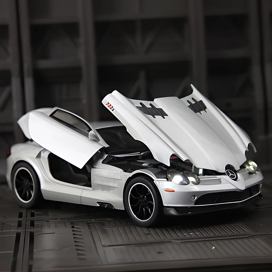 1: 32 simulation Mercedes Benz SLR alloy car model, doors and engine hood, trunk can be opened, sound and light return power