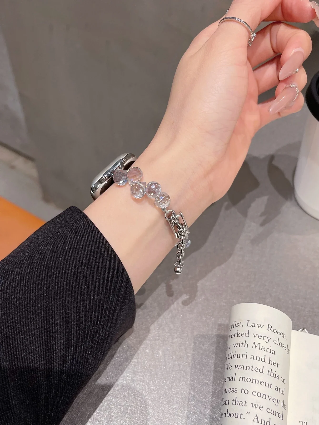 ファッションビーズメタルリンク透明ストラップ Apple Watch バンド女性のための 38 ミリメートル 40 ミリメートル 41 ミリメートル 42 ミリメートル 44 ミリメートル 45 ミリメートル 46 ミリメートル 49 ミリメートル