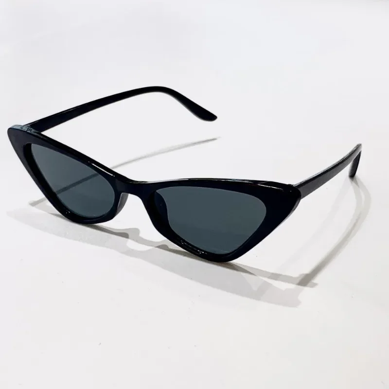 Vintage kocie oko trójkątne okulary przeciwsłoneczne okulary przeciwsłoneczne dla kobiet okulary ochronne UV400 modne odcienie Streetwear akcesoria