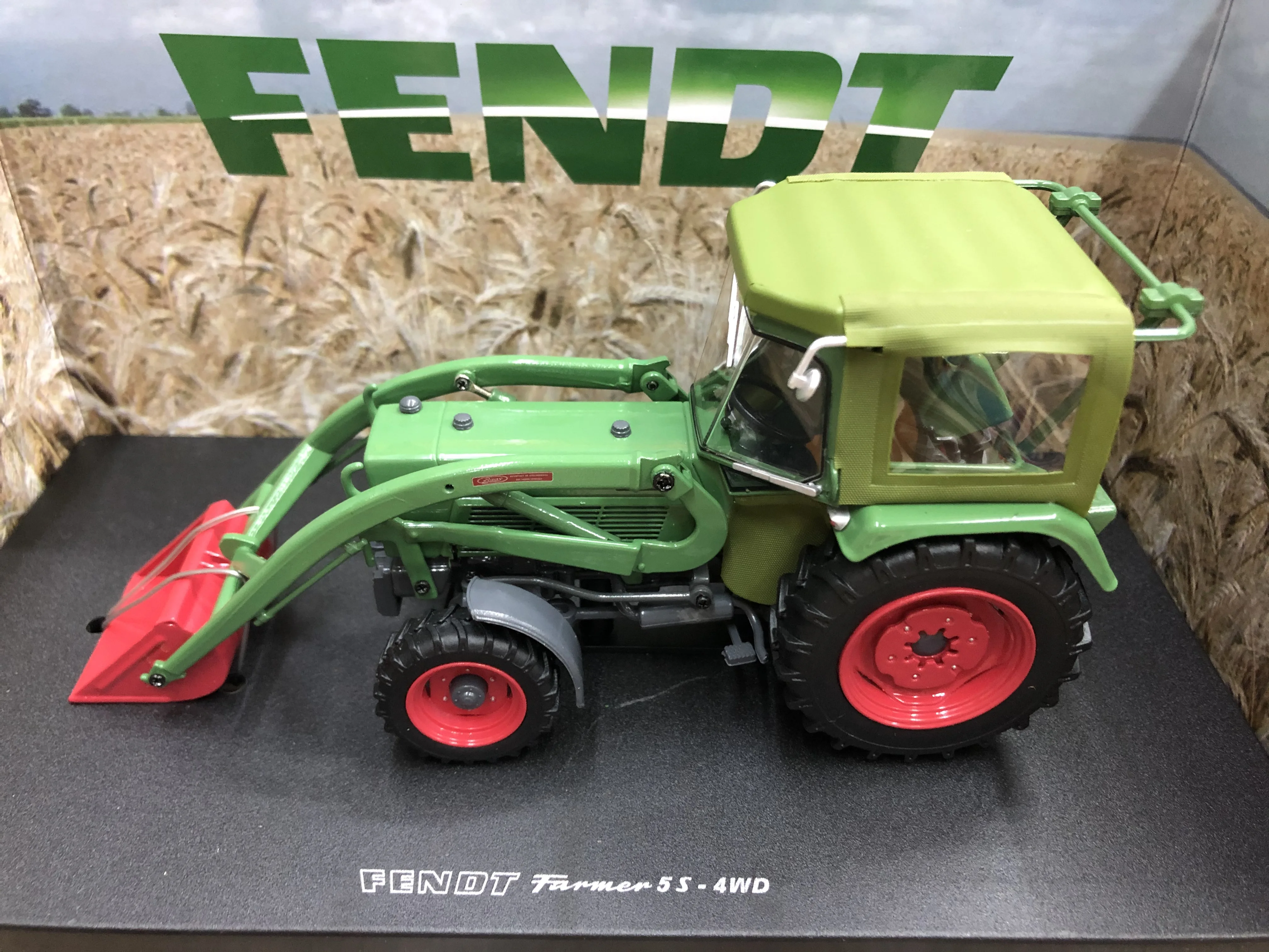 

Collectible Alloy Model Toy Gift UH 1:32 Scale Fendt Farmer 5S-4WD Tractor Agricultural Farm Vehicles DieCast Toy Model 5310