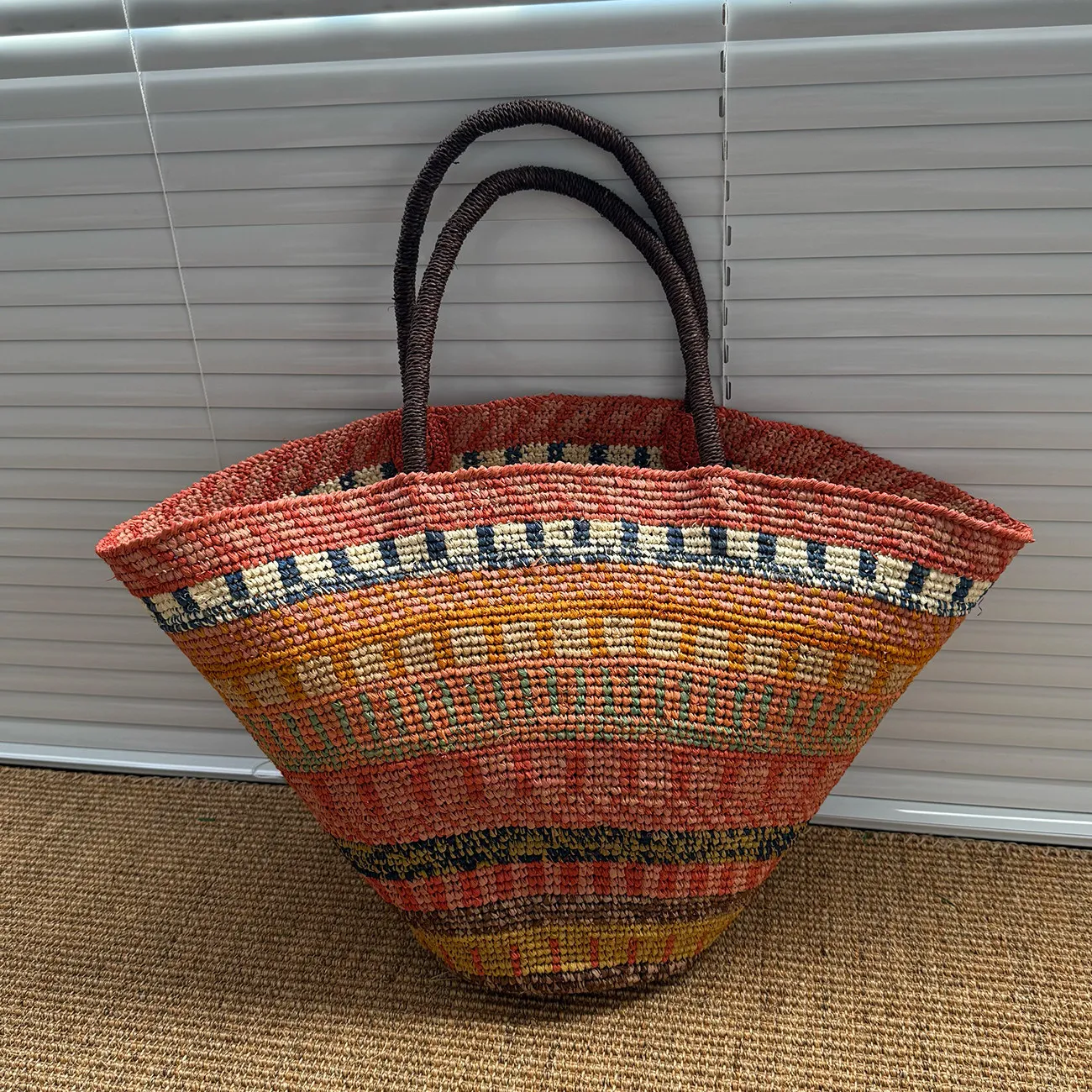 

Цветная сумка из рафии, дизайнерская женская сумка через плечо, роскошная большая сумка ручной работы, летняя пляжная сумка, высококачественная оптовая продажа.