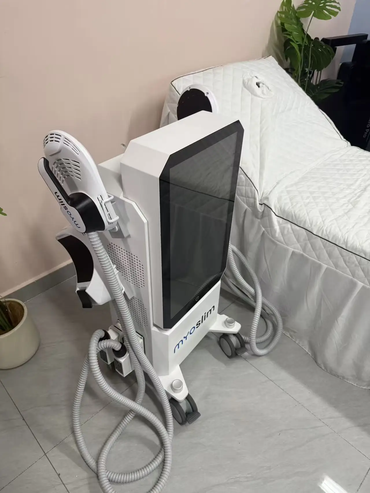 

Аппарат для коррекции фигуры Neo RF EMS MYOslim: стимуляция мышц, уменьшение жира, подтяжка бедер и тазового дна, снижение веса HI-EMT