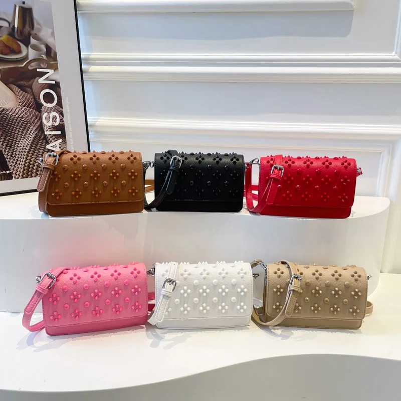 

‌Autumn 2025 Vintage Studded Tote - Women's Spacious Shoulder/Crossbody Bag, Punk Metal Accents Stylish & Durable