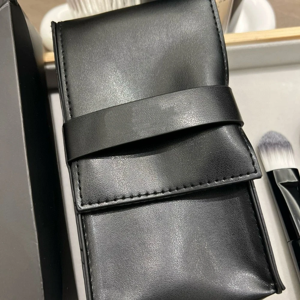 3-piece Makeup Brush Portable Leather Brush Case Blush Brush Foundation Highlighter Concealer Foundation Eyeshadow Lip Brush