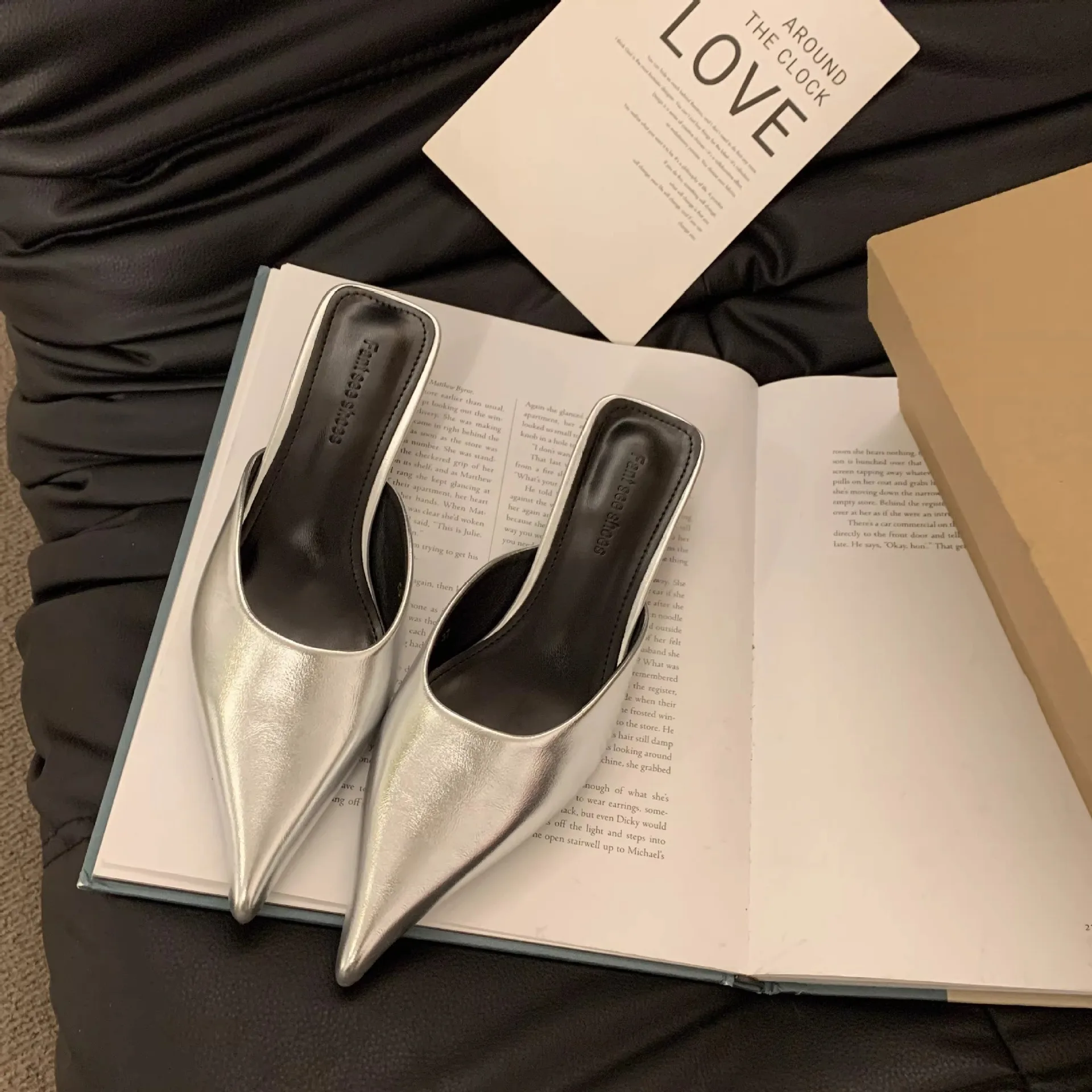 

Новые роскошные женские шлепанцы с острым носком, модные женские элегантные модельные сандалии ярких цветов, туфли без шнуровки на квадратном низком каблуке