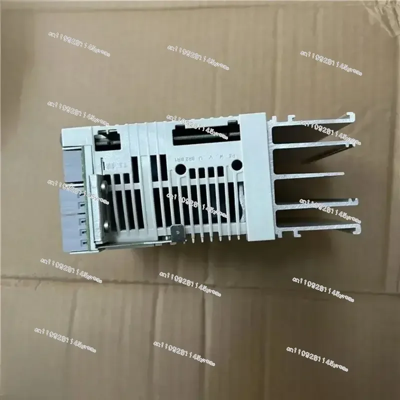E82EV371-2C Lenze 8200 Frequency Converter 0.37KW 220V Without IO Board Original Disassembly