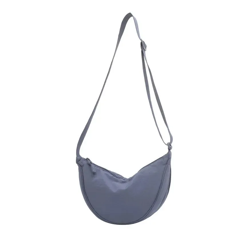 Große Nylon-Umhängetasche für Damen, lässige, einfarbige Schultertasche für Reisen und Pendeln, schlichtes Design.