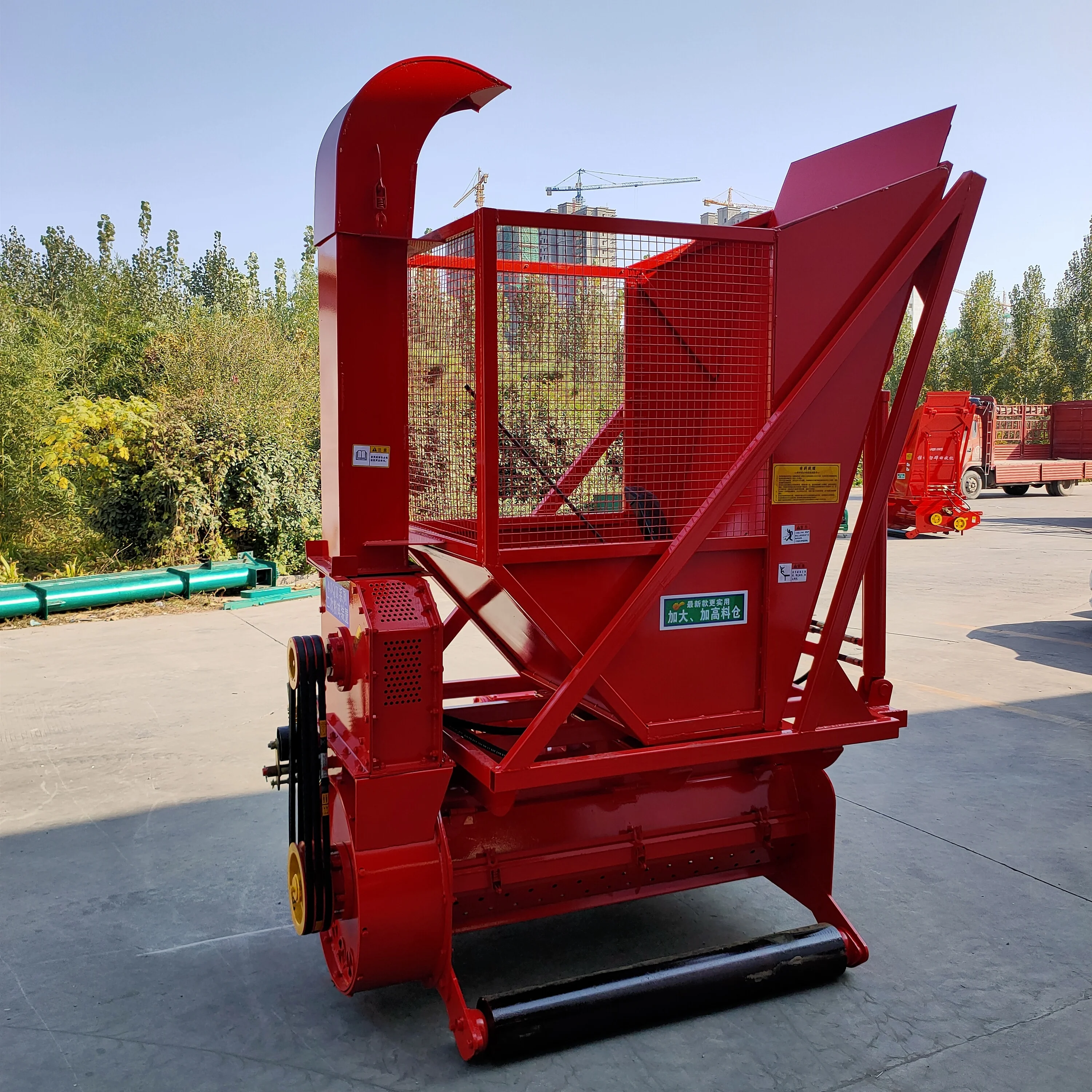 Combine Forage Harvesting Machine Mini Silage Chopper Harvester High Productivity Cassava Olive Tea Harvester 50-70 HP For Sale