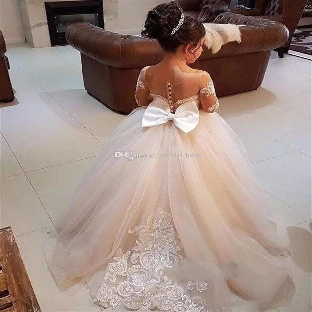 فساتين فتاة الزهور الجميلة المخصصة لحفلات الزفاف بأكمام طويلة مزينة بالدانتيل ثوب حفلة شامبانيا فستان التواصل الأول للفتيات