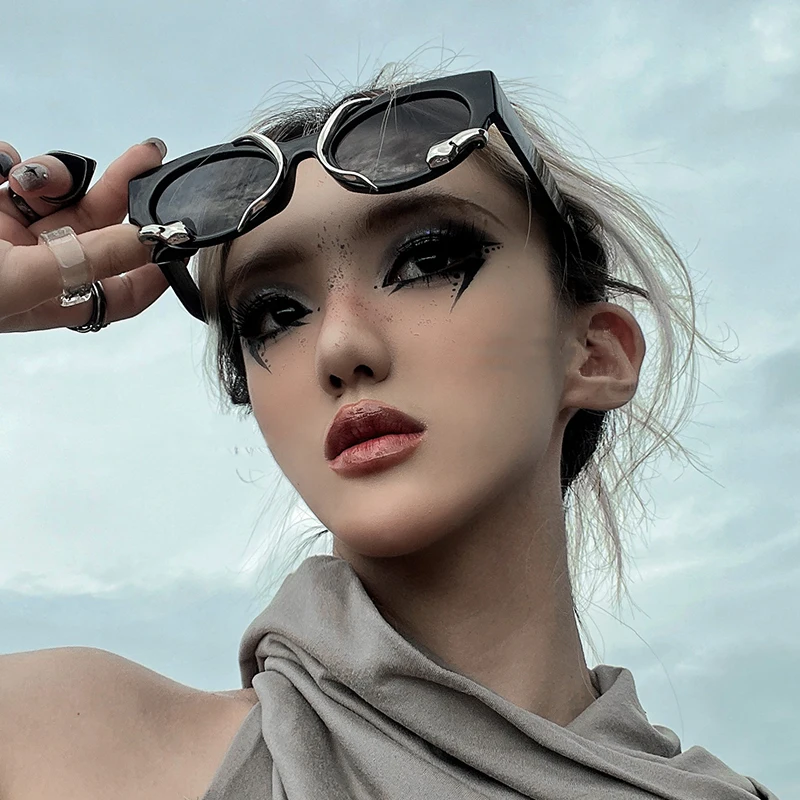 1pc Retro Kleine Rahmen Dreidimensionale Schlange Y2k Spicy Girl Persönlichkeit Straße Foto Trend Männer Und Frauen Sonnenbrille Shades