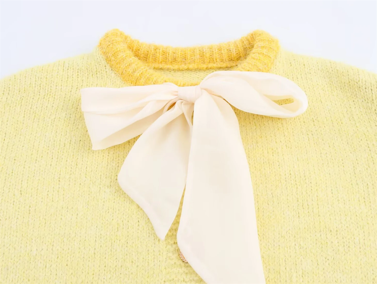 Damski, jednorzędowy kardigan z dzianiny, elegancki, rozpinany, ozdobiony kokardą, dla kobiet.