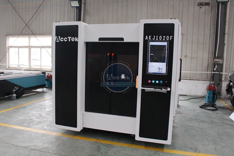 Automatic Loading CNC Metal 1.5KW 1KW Laser Cutting Machine With Full Enclosed Cover