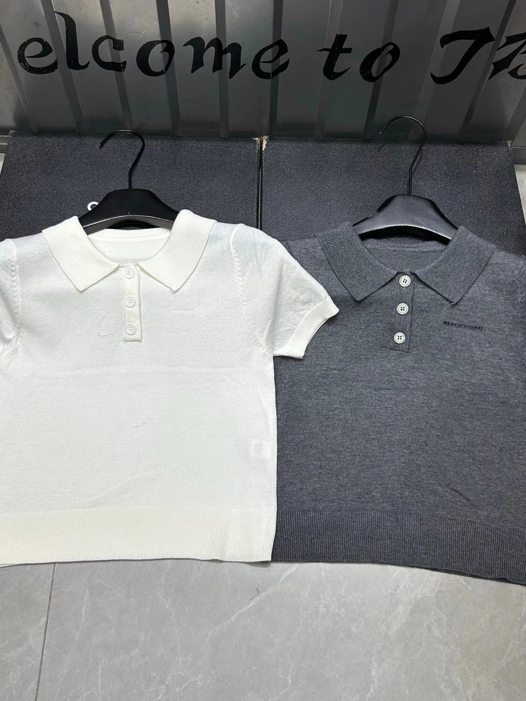 

Женская универсальная трикотажная рубашка VIBE в простом стиле с коротким рукавом, повседневная, с буквенным принтом, отложным воротником, весна-лето