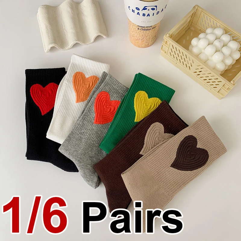 1/6 Paar farbige, herzförmige Damen-Mid-Tube-Socken im koreanischen Dopamin-Farbblock-Design, atmungsaktive, gestrickte Sport- und Freizeitsocken