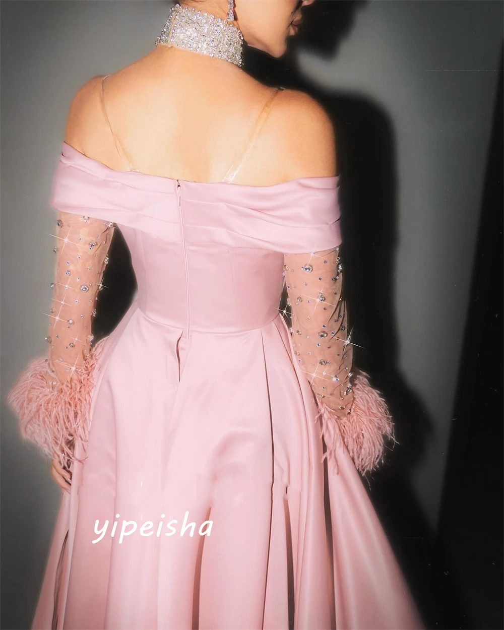 Yipeisha Prom Dress Ingewikkelde Sprankeling Off-The-Shoulder Schede Kralen Paillette/Pailletten Veren Charmeuse Avondjurken