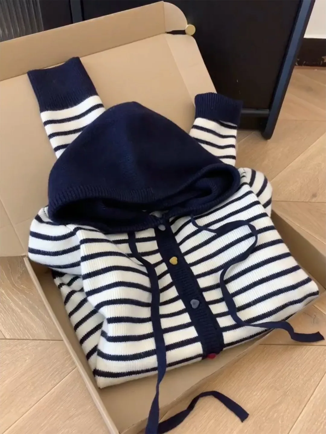 

Свободный длинный вязаный кардиган све, женский осенне-зимний свитер с капюшоном, пальто, цветное полосатое пальто с пуговицами в форме сердца, повседневный Sle