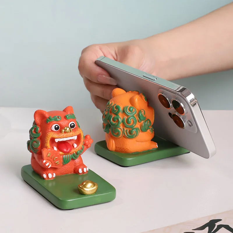 

Resin Lion Mobile Phone Holder Crafts Ornaments Lion Tablet Holder Desktop Decoration Home Office Supplies