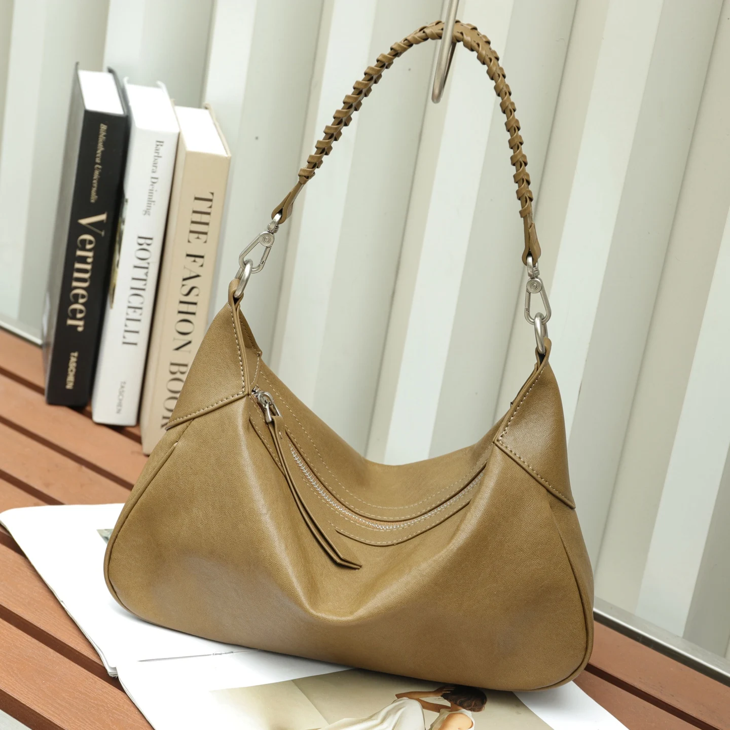 

Genuine Grade Cow Leather Women's Underarm Bag Luxury Designer Brand Ladies Fashion Cowhide Shoulder Crossbody Bag for Woman New