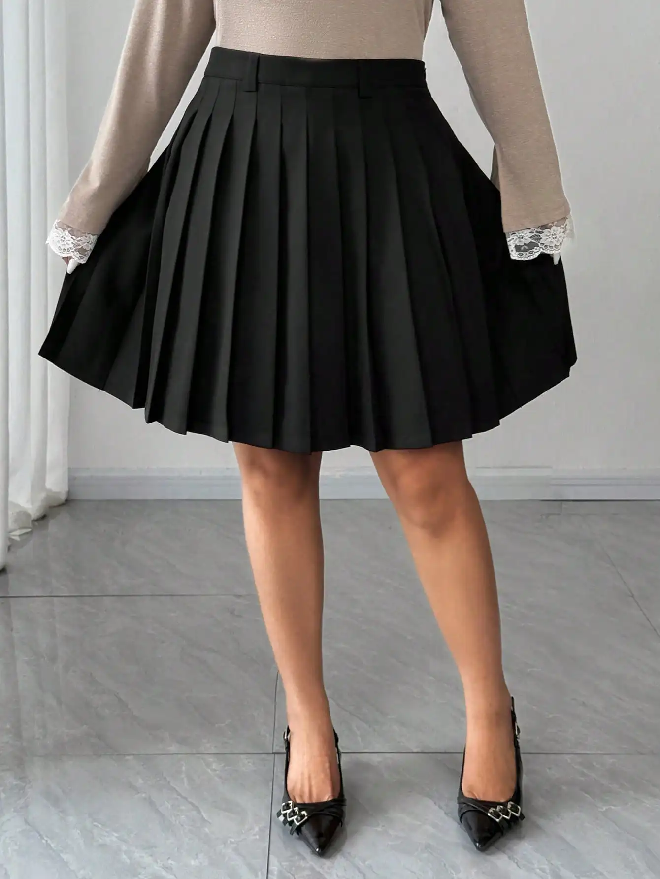 

Black A-Line Pleated Mini Skirt for Women, Solid Color, High-Waisted, Plus Size