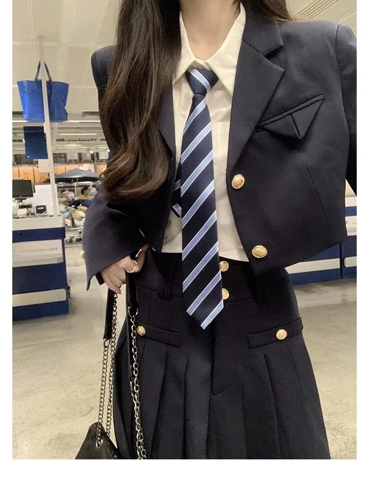 طقم بدلة نسائي من American College Sle JK orm لخريف وشتاء جديد معطف ort مطوي وتنورة طويلة طقم تي شيرت