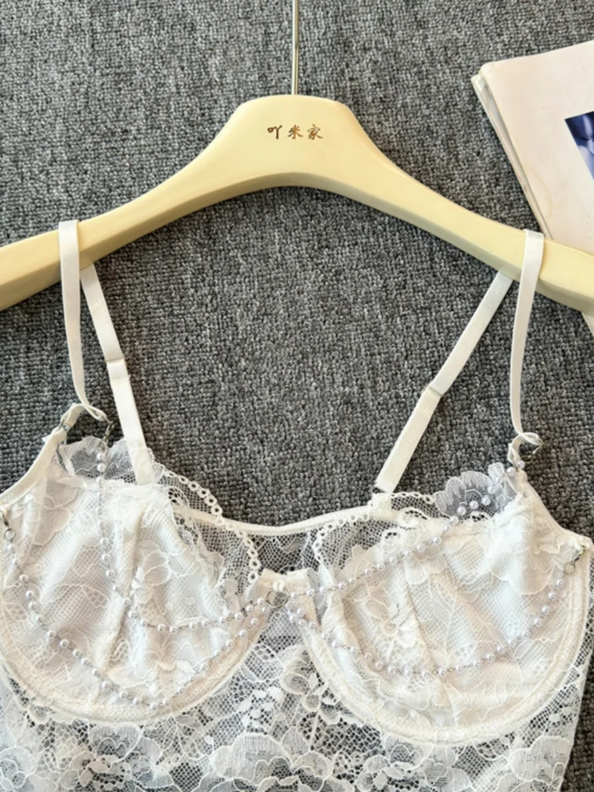 Foamlina verano puro deseo encaje blanco cadena de perlas Sling chaleco mujer estilo Ins corto interior con envoltura en el pecho Top Bustier exterior