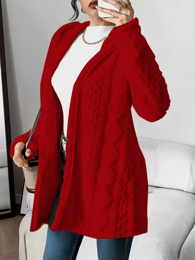 Cette longue veste rembourrée ample avec bordure en peau de mouton est lavable en machine et résistante aux rides, parfaite pour les vêtements toutes saisons.