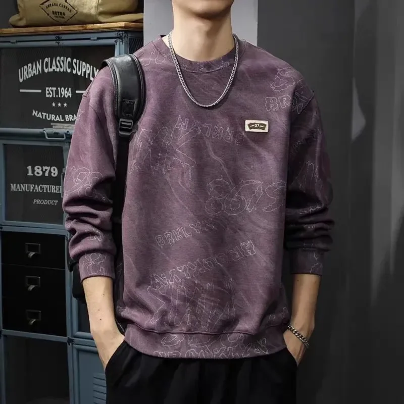 

Уличная одежда Фиолетовая толстовка с принтом для мужчин Повседневный городской стиль с буквенным узором и нашивкой