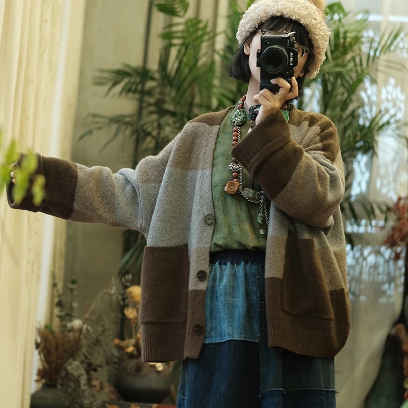 المرأة طويلة الأكمام سترة غير رسمية جديد وصول 2025 الخريف أسلوب بسيط الخامس الرقبة المرقعة اللون فضفاض الإناث سترة مشغولة من الصوف M2031 #2