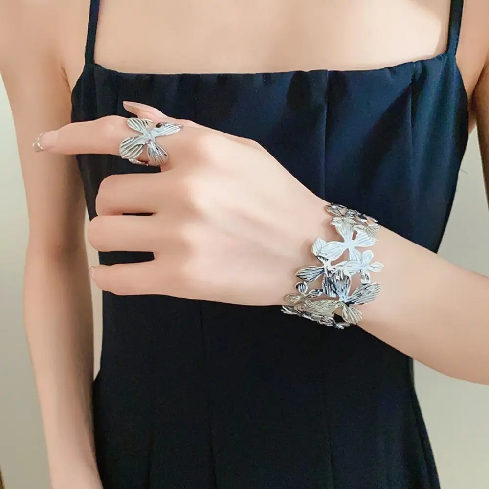 ประณีตดอกไม้กําไลข้อมือทอง/เงิน Flora Design Hollow กําไลข้อมือหล่อเทคนิคกว้างเปิดสร้อยข้อมือผู้หญิงเครื่องประดับ