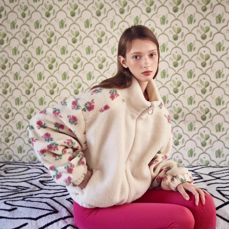 

Short Apricot Faux Fur Coats Flower Print Stand Collar Plush Coat Vintage Luxury Casual Furry Jacket Fluffy Faux Lamb Warm Thick