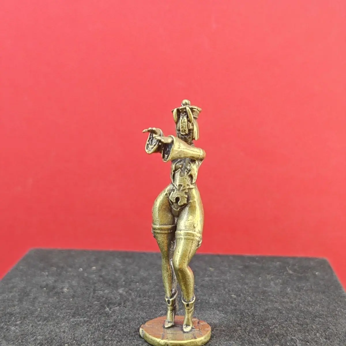 Mini figurine en laiton, statue décorative vintage pour la maison/bureau, décoration de bureau à collectionner, cadeau unique pour la décoration