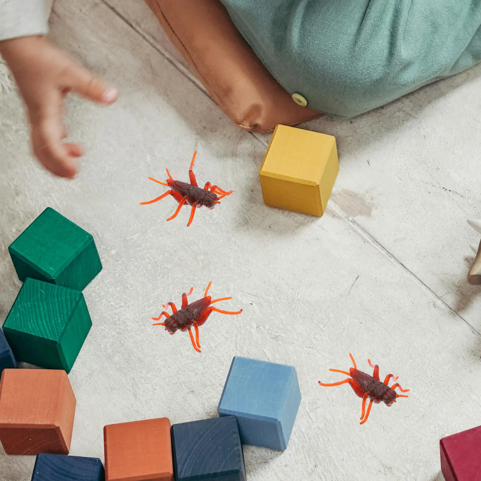 

50Pcs Fake Plastic Cricket Prank Props Realistic Simulation Insect Props for Kids Pranks April Fools Day Fun Entertainment