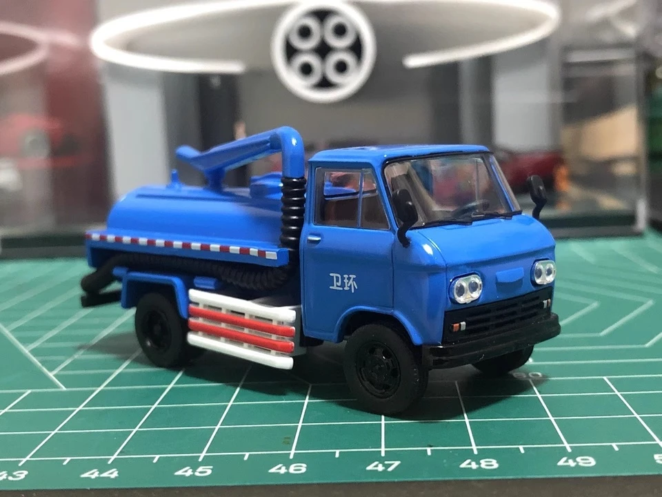 XCARTOYS Giocattolo per auto in lega 1:64 Modello di fabbrica di pulizia BQ130XF Piccolo camion a vuoto Modello non telecomandato Veicolo Giocattoli da collezione
