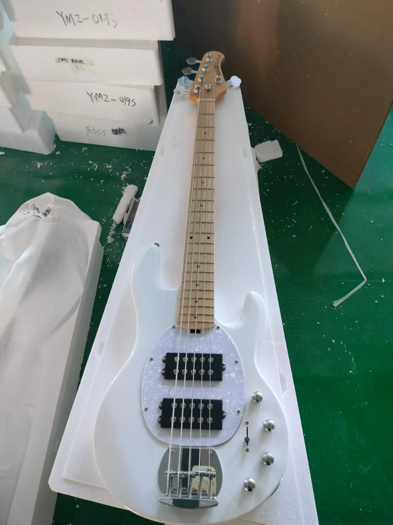 NEW  Wholesale White Music Man 5 Strings Electric Bass With Active Pickups 9V Battery Guitar