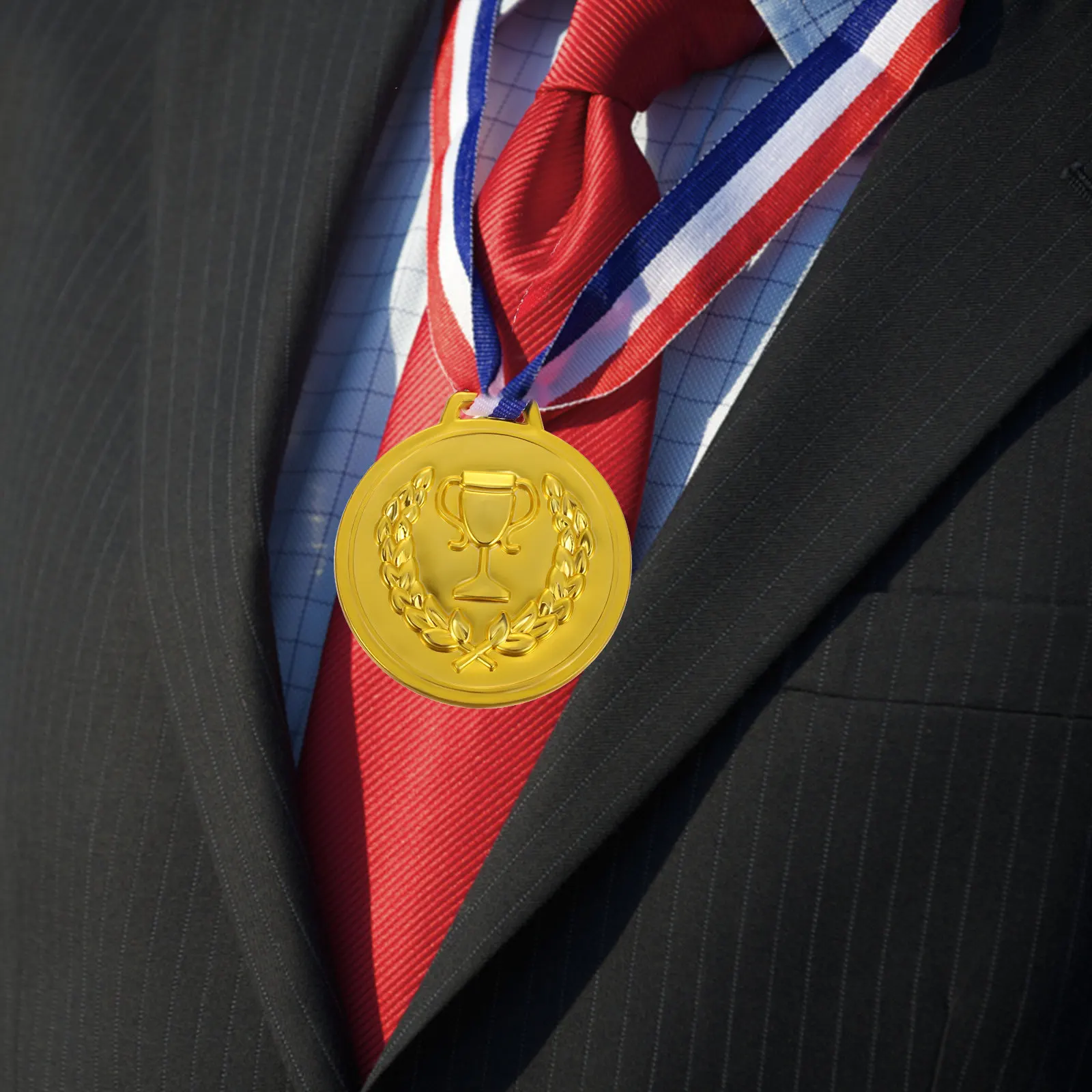 

24 комплекта мини-наборов наградных медалей, прочные пластиковые кубки для спортивных мероприятий, футбола, волейбола, боулинга, соревнований