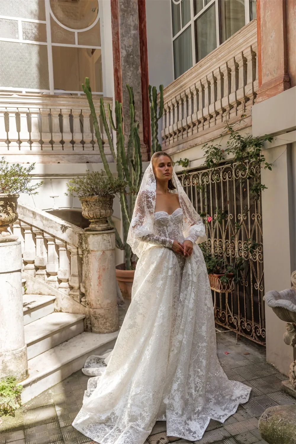 Tokyo Customized Elegant Sweetheart Neck Wedding Dress Detachable Sleeves Lace Court Train Bridal Gown White A-Line Wedding Gown