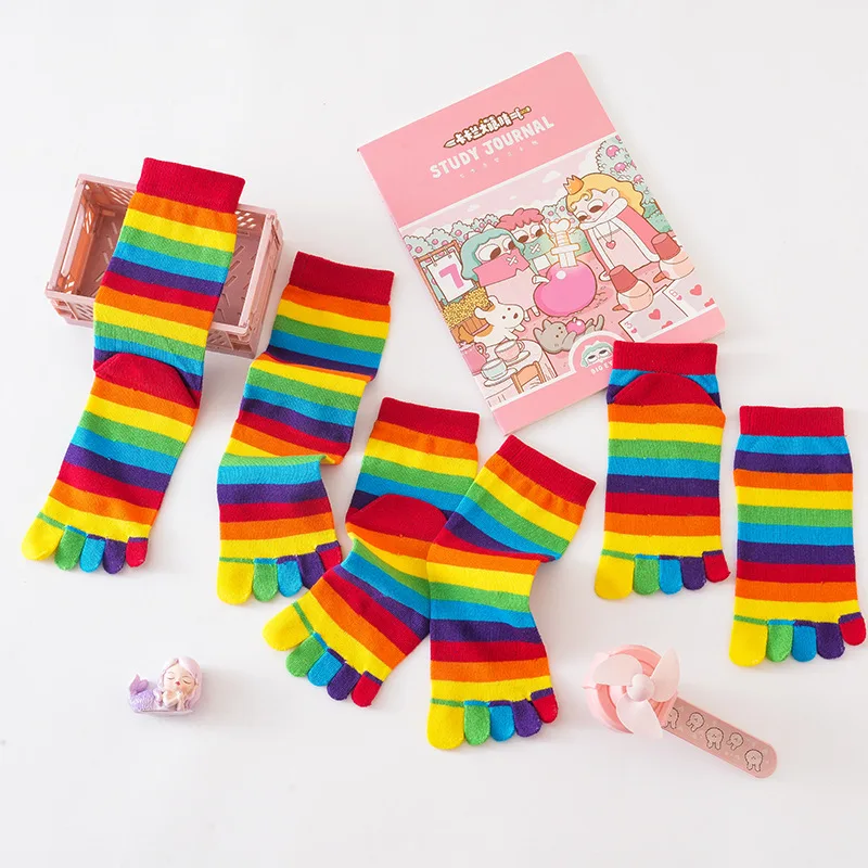 1 Pairs Women Five Fingers Socks Rainbow Striped Soft Cotton Long Tube Socks Outdoor Sports Yoga Split-Toe Socks Tennis Socks