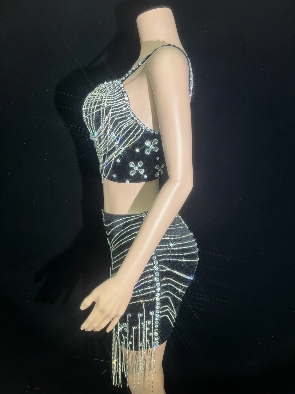 반짝 이는 라인 석 체인 자르기 탑 미니 스커트 두 조각 세트 여성 섹시한 축하 파티 생일 드레스 성능 무대 착용