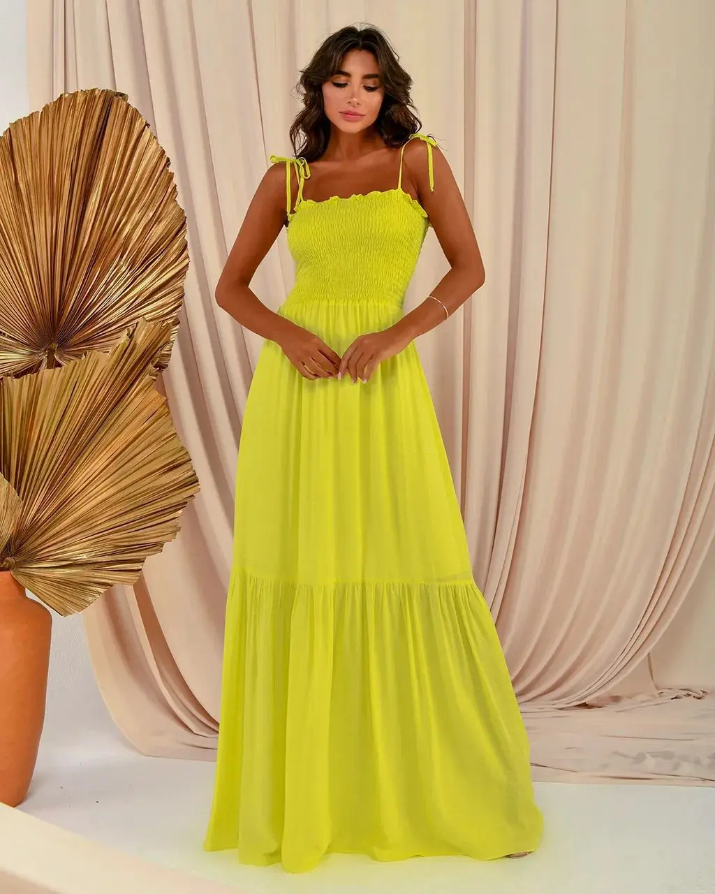 2025 nuova tendenza sottile estate delle donne della Boemia cinghia di spaghetti smocked una linea flowy maxi vestito in giallo vestito da vacanza primaverile