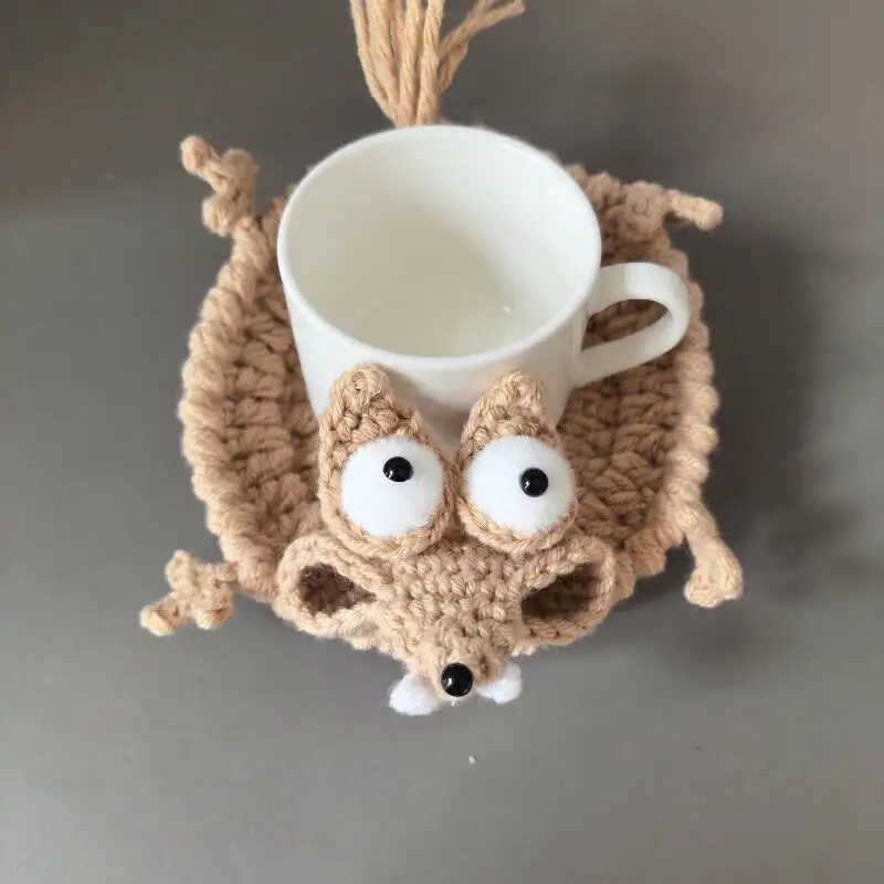 Handmade crocheted cartoon coaster with animal decompression design, thermal insulation pad, household anti scald pad