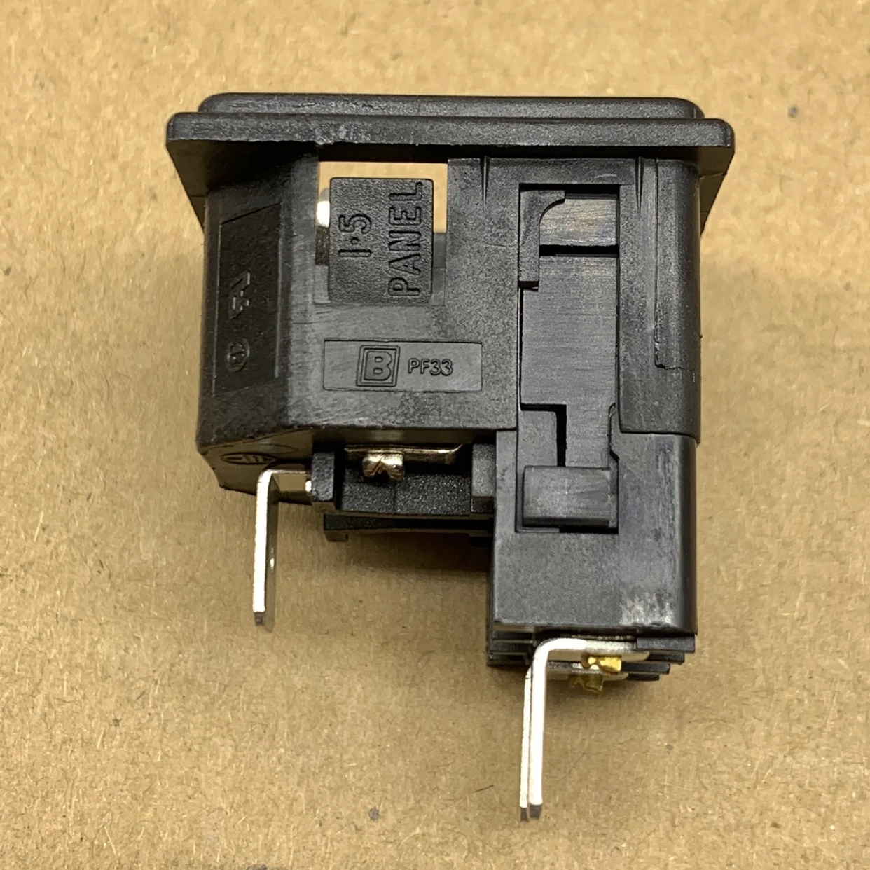 PF0033 power socket imported from the UK with dual fuse tube and embedded PF33/15/48