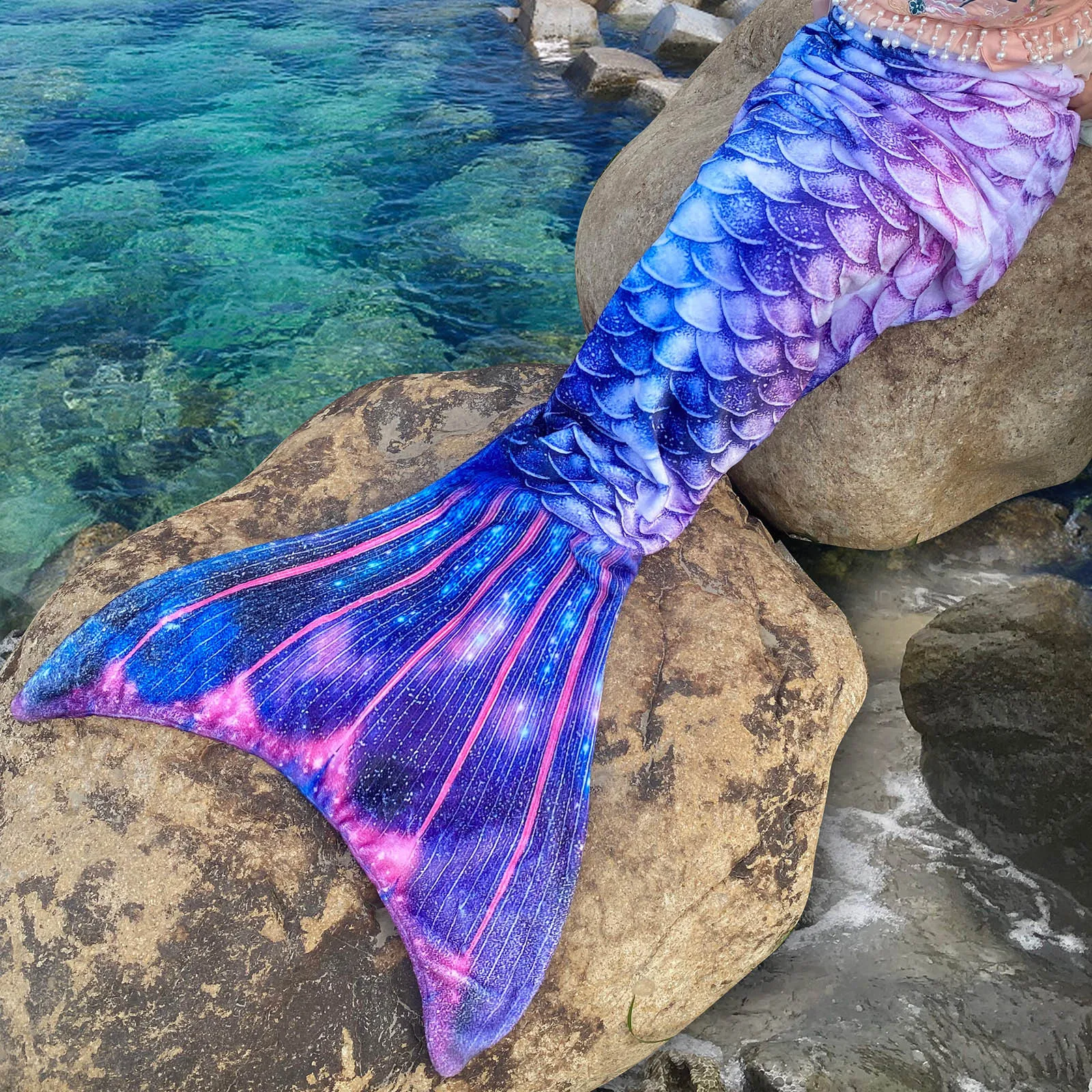 Mermaid Tail Flannel Blanket Girls And Kids Lightweight Throw for Sofa Naps & Summer Air Conditioning Home Decor