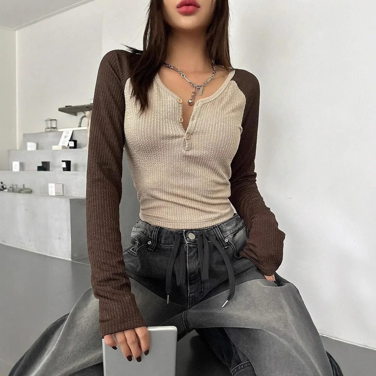 

Knitted Texture Contrasting Colors, Spice Girl Style Contrasting Colors V-neck T-shirt Long-sleeved Women