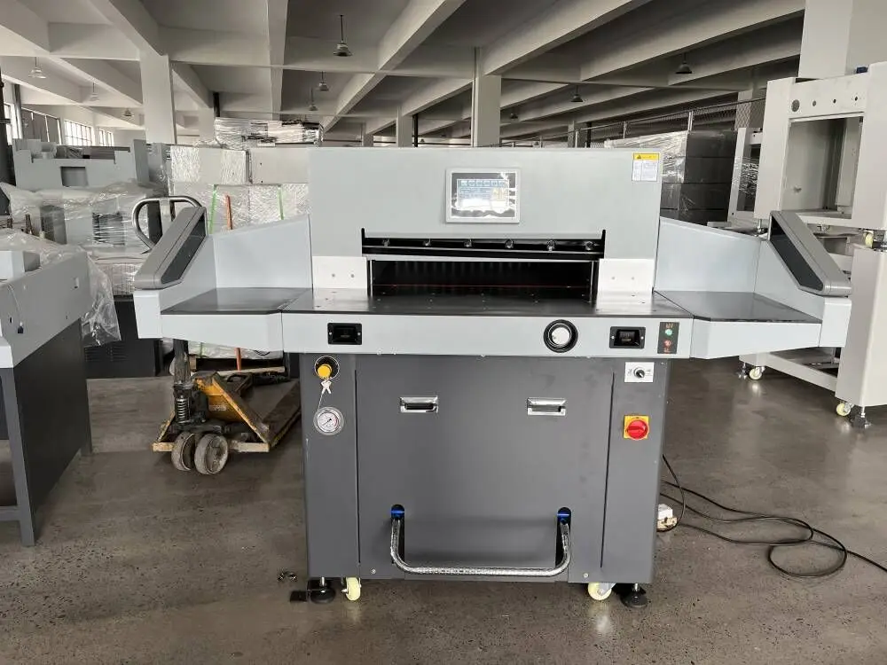 QK-H720RT Taglierina per carta perfetta idraulica ad alta velocità Guillotina da 720 mm con tavolino e pompa d'aria CE